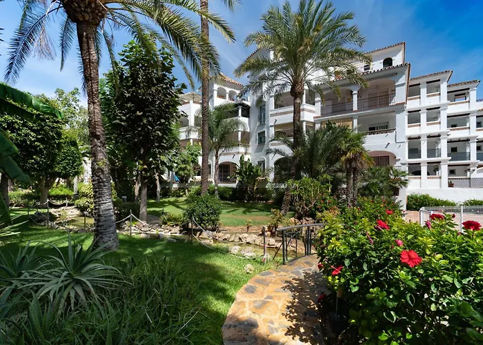 Holidays & Homes I Benalmadena Playa, Piscinas ,Relax